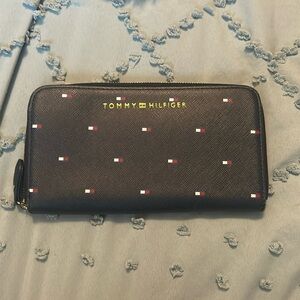 NWOT Tommy Hilfiger Navy Blue Faux Leather Wallet